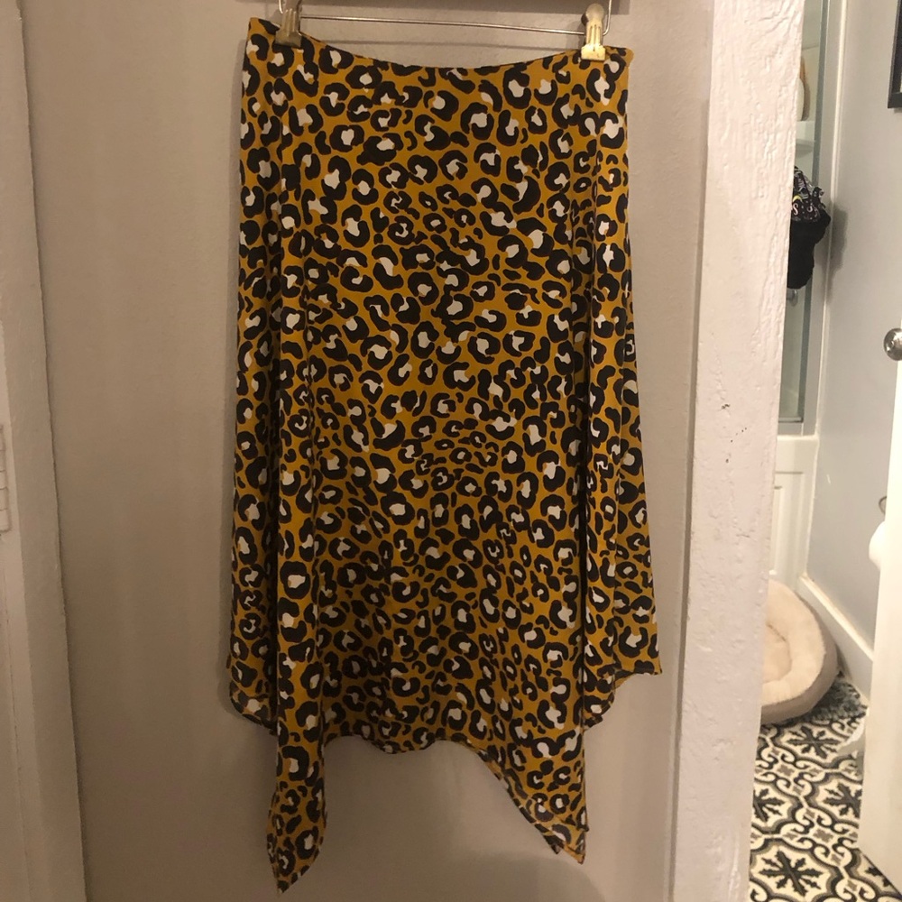 MIDI skirt, size 4, handkerchief hem, leopard print, side zip
